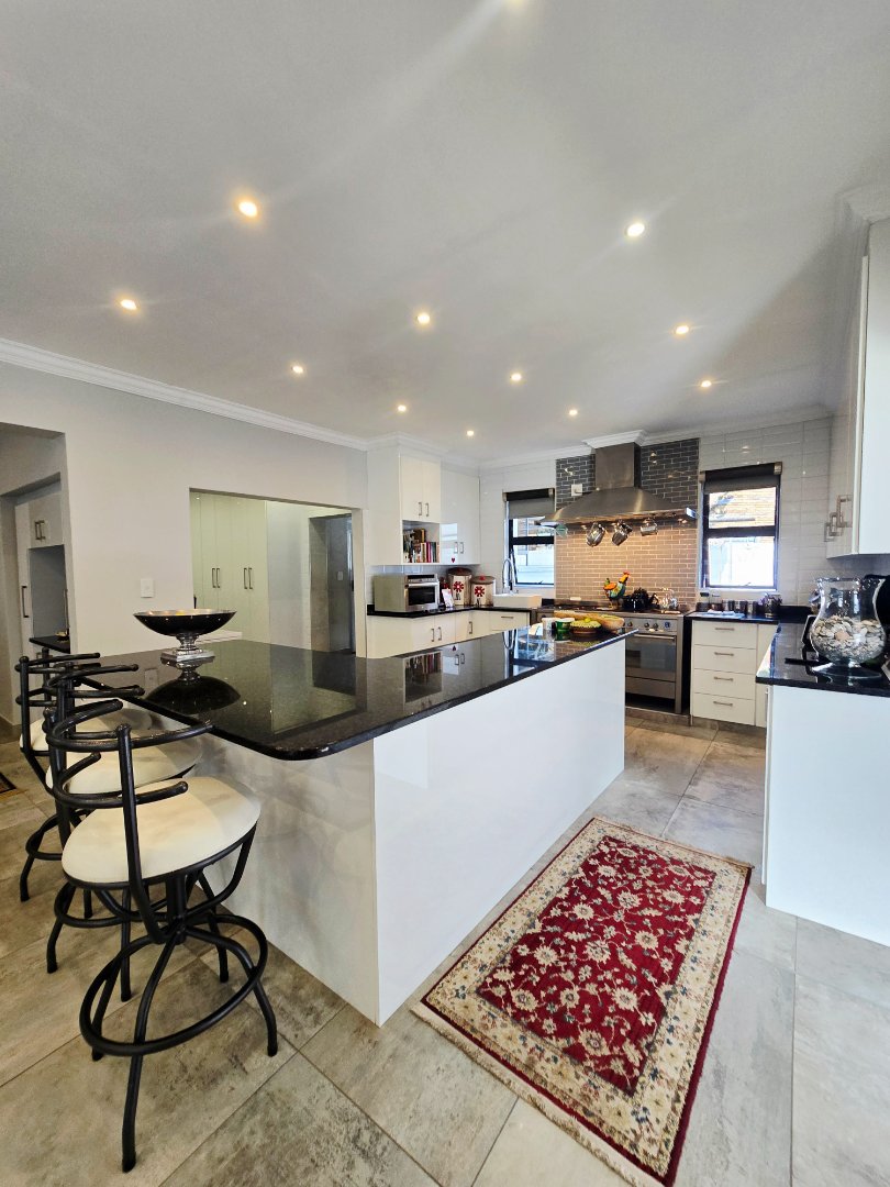 6 Bedroom Property for Sale in Wilkoppies North West